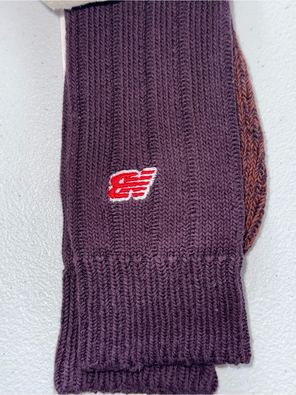 New Balance Crew Socks 2 Pack Size Large Cream Burgundy Ribbed Logo NWT unisex - Picture 9 of 10